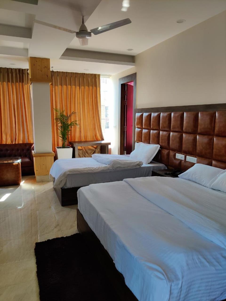 Hotel Maira Dehradún Kültér fotó