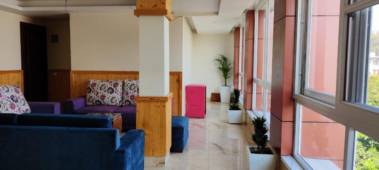 Hotel Maira Dehradún Kültér fotó