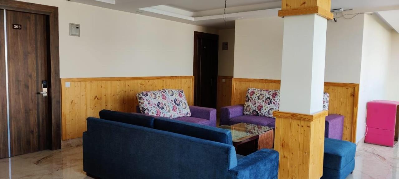Hotel Maira Dehradún Kültér fotó