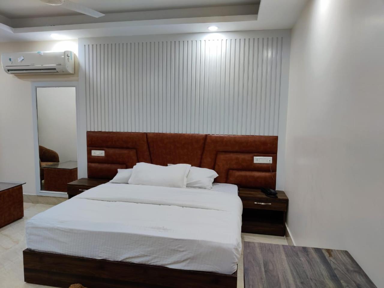 Hotel Maira Dehradún Kültér fotó