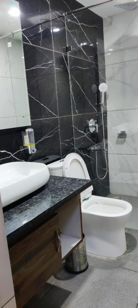 Hotel Maira Dehradún Kültér fotó