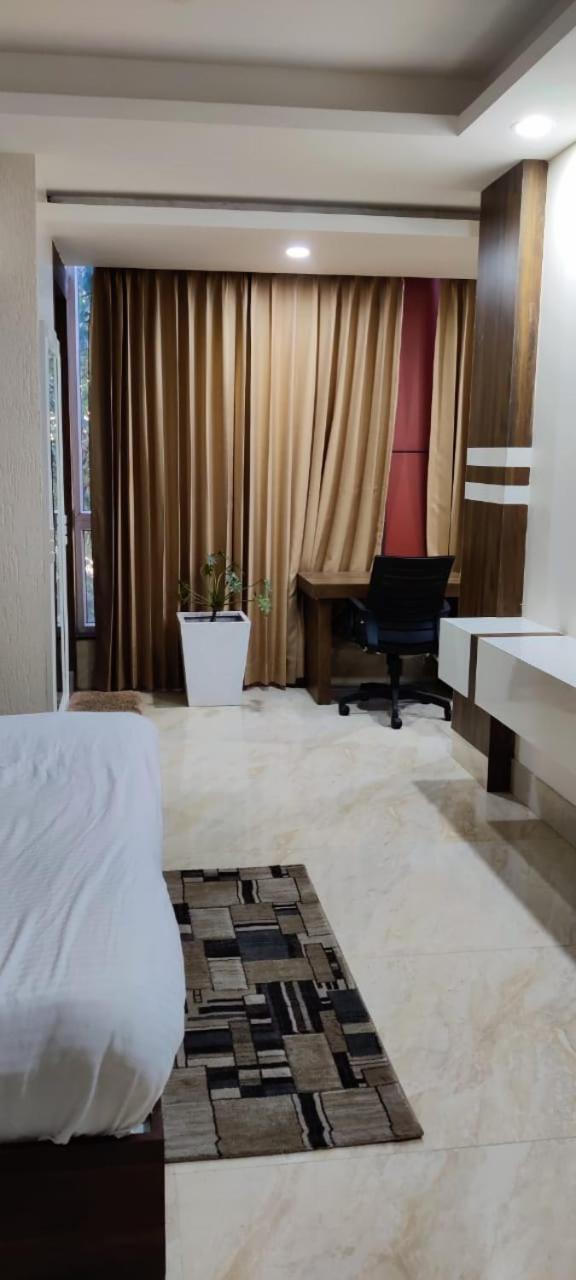 Hotel Maira Dehradún Kültér fotó