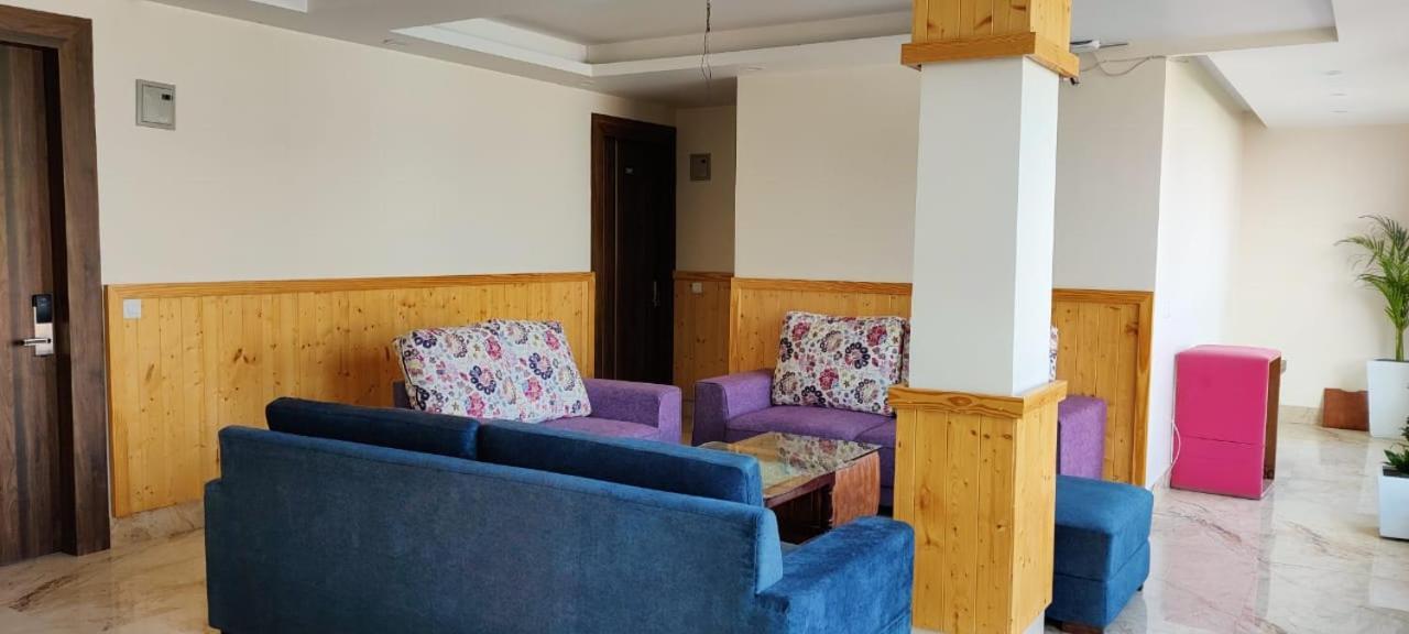 Hotel Maira Dehradún Kültér fotó