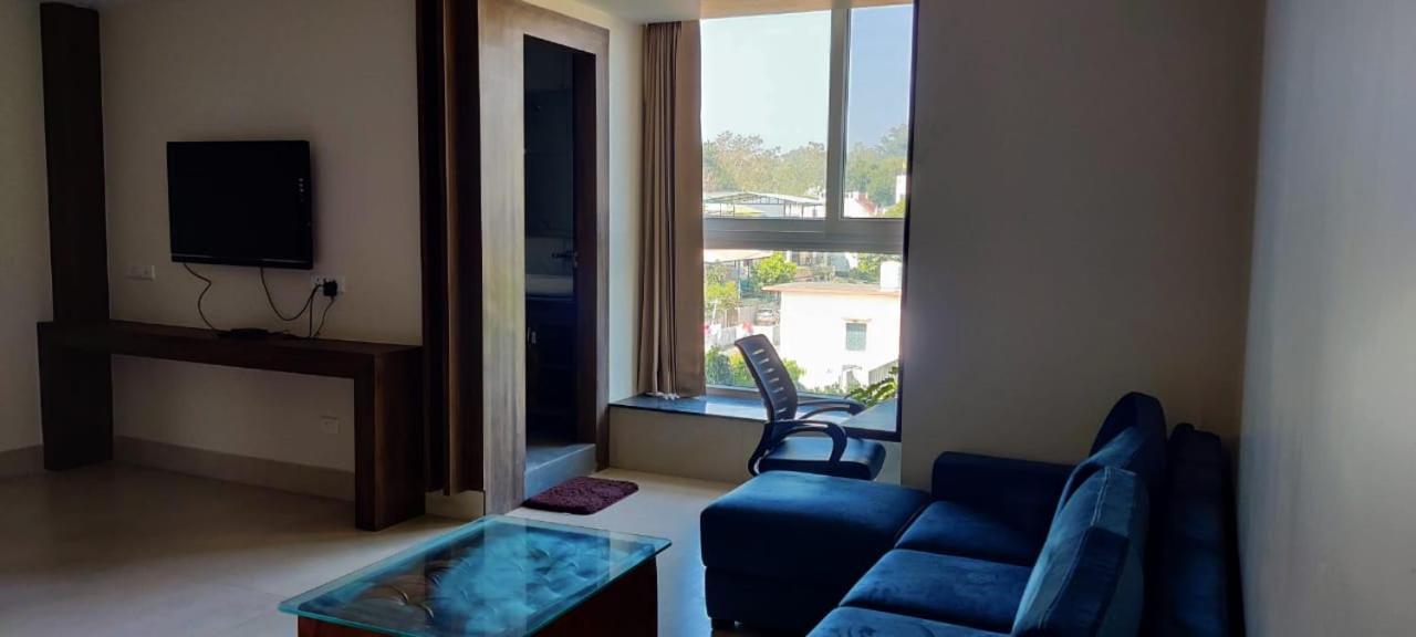 Hotel Maira Dehradún Kültér fotó